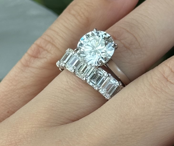 Round-Brilliant-Solitaire-Diamond-Ring